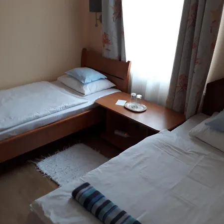 Szilvia Panzio Bed & Breakfast Gyomaendrod