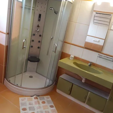 Szilvia Panzio Bed & Breakfast