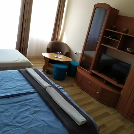 Szilvia Panzio Bed & Breakfast *