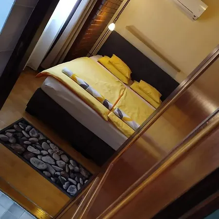 Szilvia Panzio Bed & Breakfast