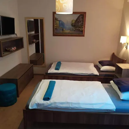 Szilvia Panzio Bed & Breakfast Gyomaendrod
