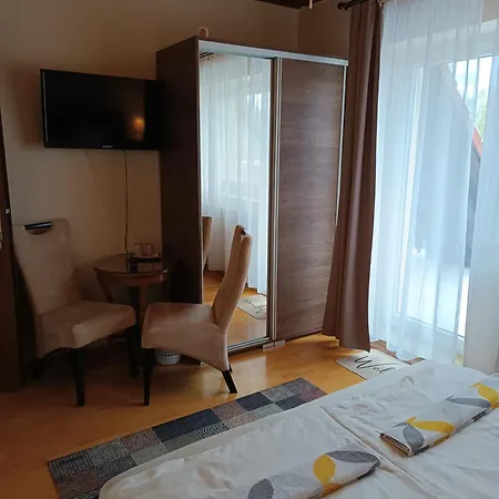 Szilvia Panzio Bed & Breakfast *